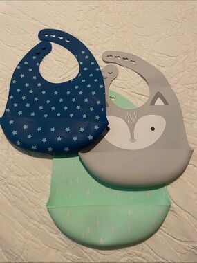 cloud island Baby Silicone Bibs - Navy Star, Light Gray Fox & Mint Arrow